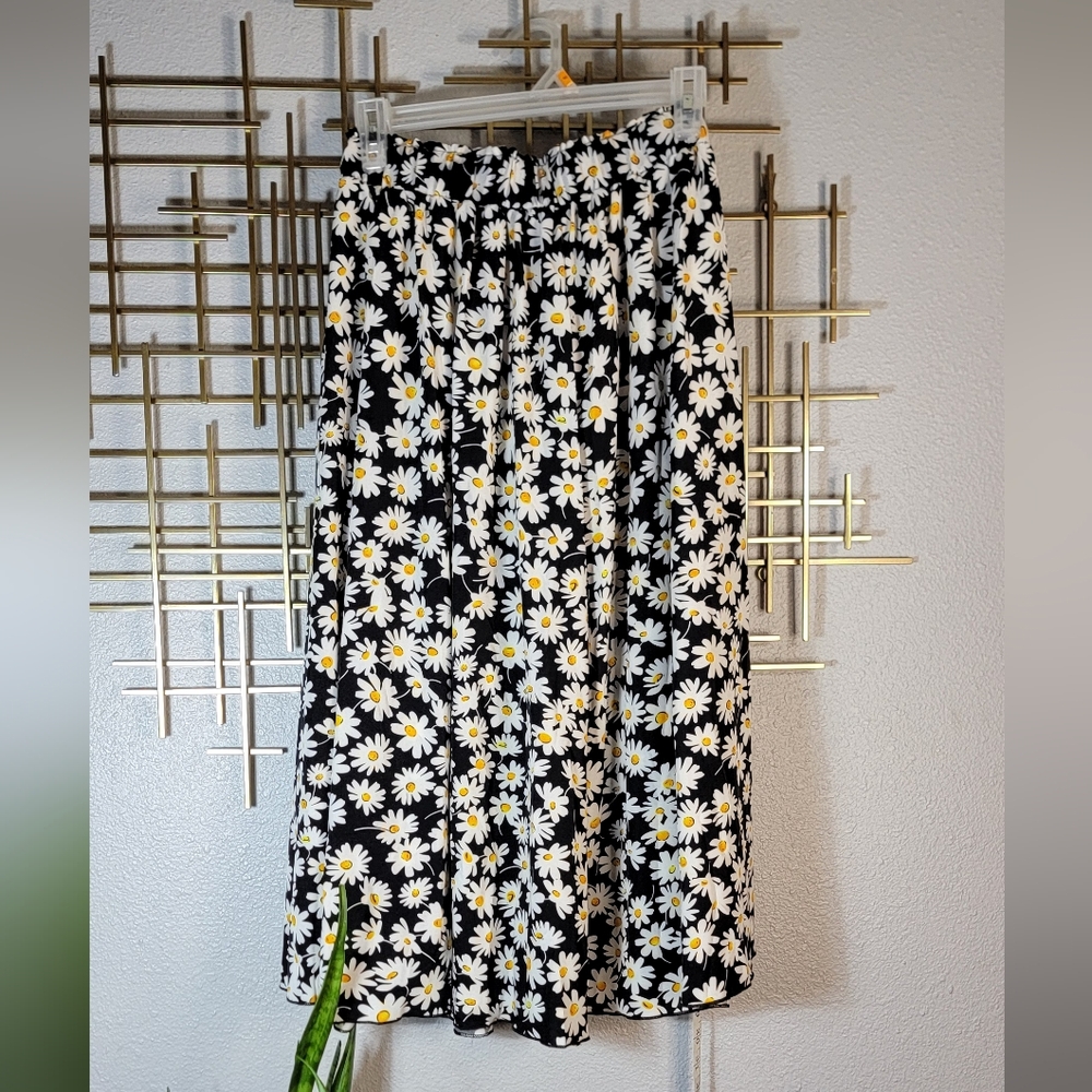 SHEIN Daisy Swing Skirt